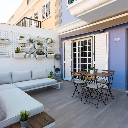 A Un Paso De La Playa