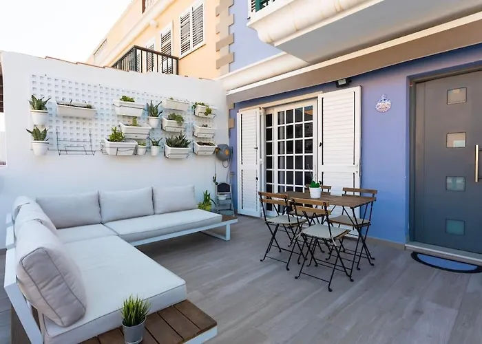 A Un Paso De La Playa